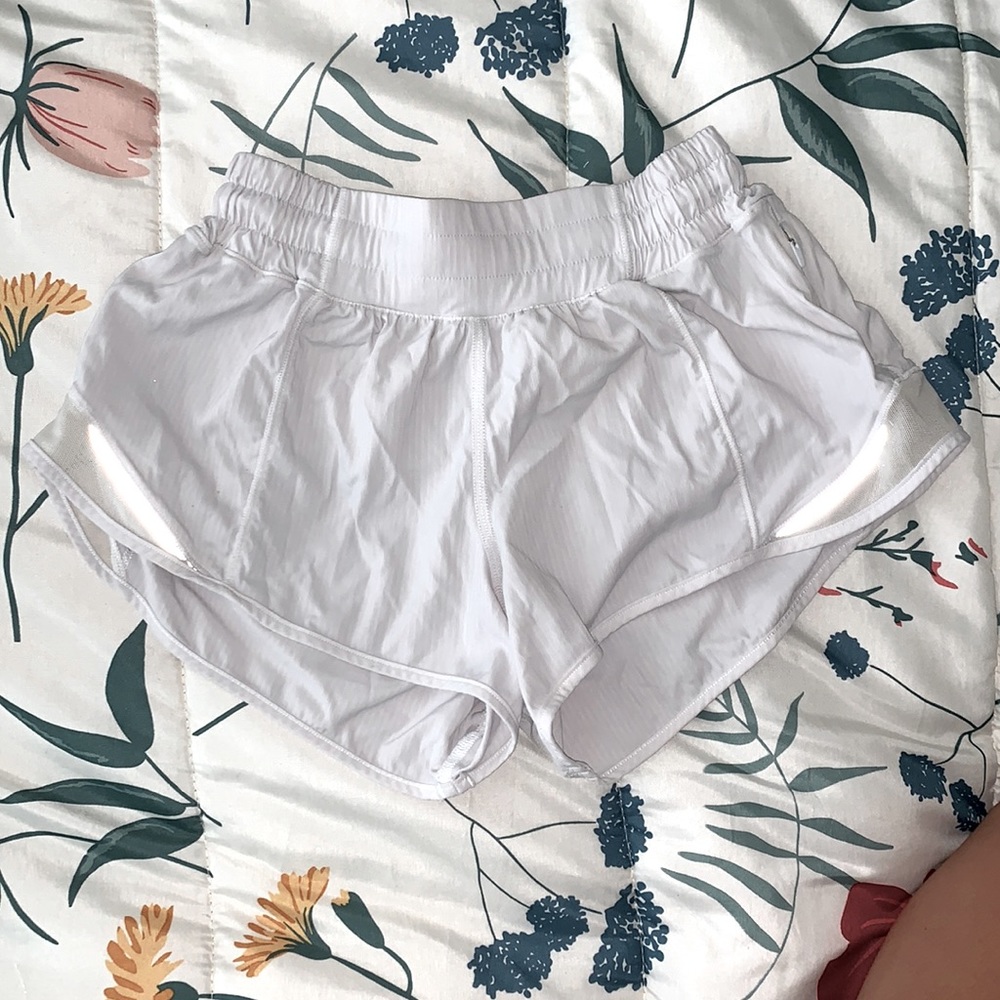 Lululemon hotty hot super short white shorts size 2